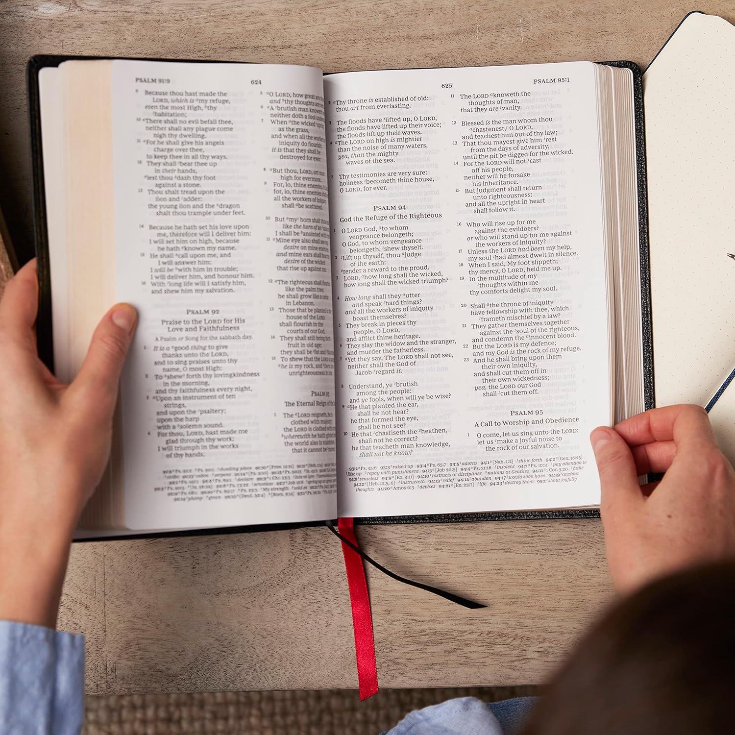 KJV Holy Bible: Paragraph-style Large Print Thinline with 43,000 Cross References, Purple Leathersoft, Red Letter, Comfort Print (Thumb Indexed): King James Version: Holy Bible, King James Version