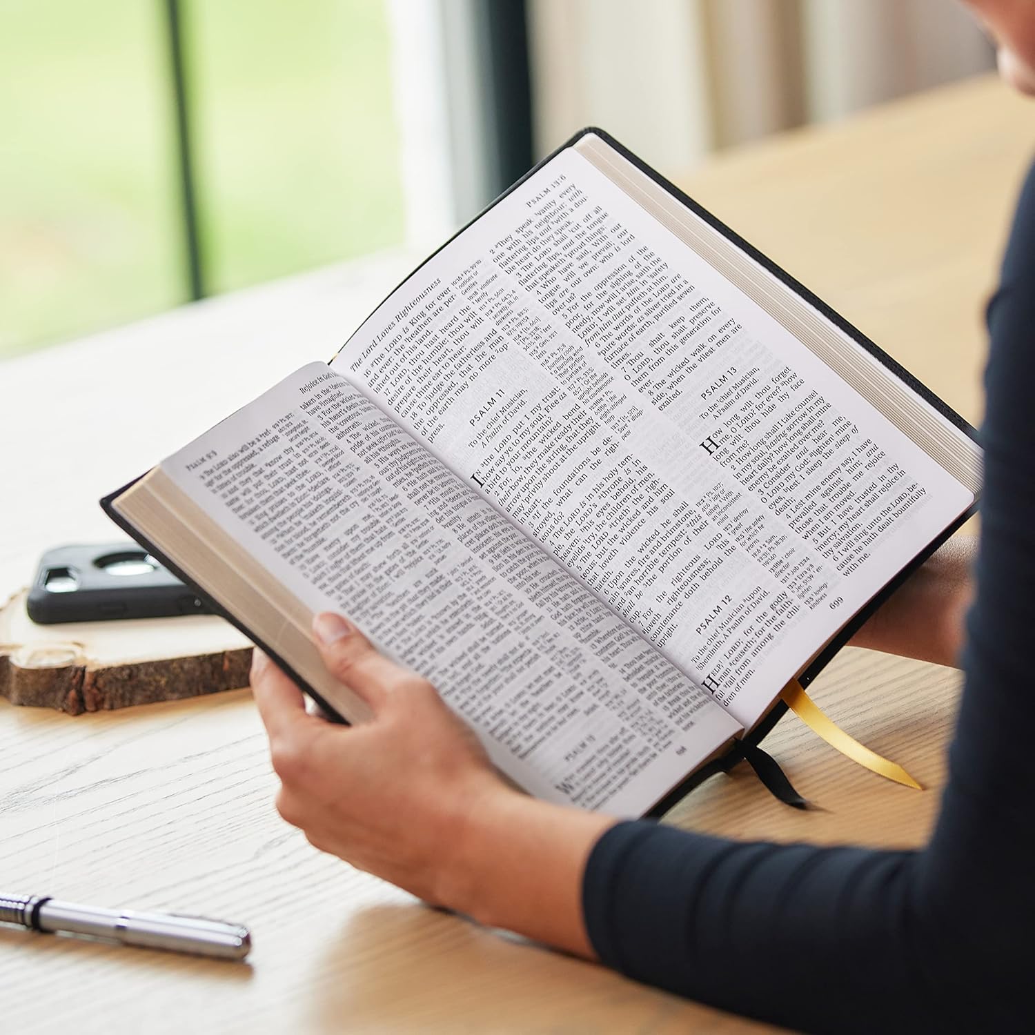 KJV Holy Bible: Large Print with 53,000 Center-Column Cross References, Brown Bonded Leather, Red Letter, Comfort Print (Thumb Indexed)